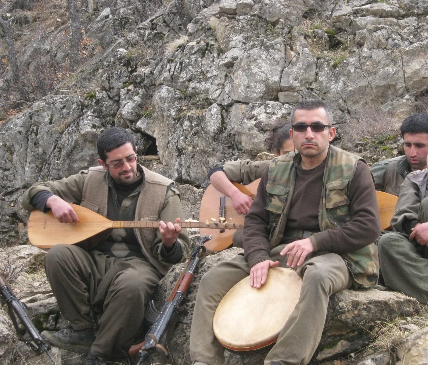 Yetiş Yalnız (TİKKO Müzik Topluluğu) – Paşalar Dersim’e Ferman Eyledi (Yenilendi) Yetiş Yalnız (TİKKO Müzik Topluluğu) – Paşalar Dersim’e Ferman Eyledi (Yenilendi)
