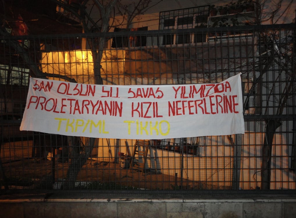 TKP/ML Militanları, İstanbul’da Bombalı Pankart Asarak Yol Kesti TKP/ML Militanları, İstanbul’da Bombalı Pankart Asarak Yol Kesti